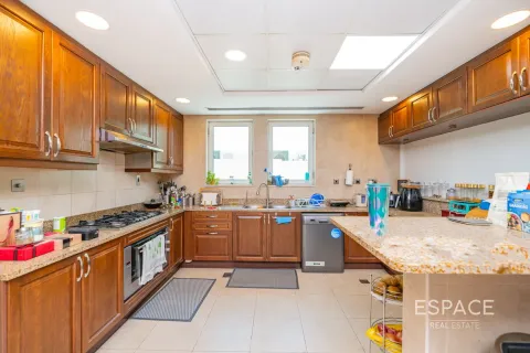 Villa en Regional, Jumeirah Park, Dubai, 4 dormitorios, 403 m², № 62271 - foto 5