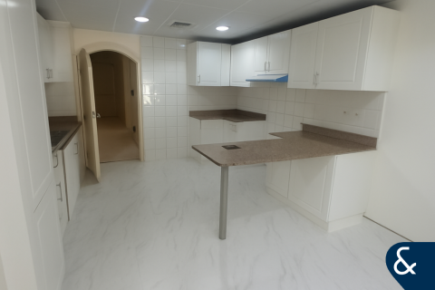 Снять в аренду виллу в The Springs, Дубай: 3 спальни, 251м², № 79169 - фото 2