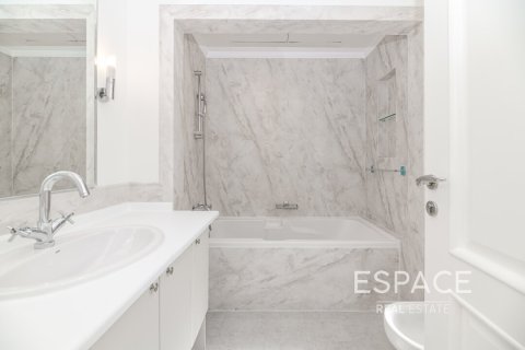 Villa en Meadows, Dubai, 5 dormitorios, 489 m², № 62007 - foto 14