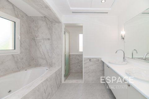 Villa en Meadows, Dubai, 5 dormitorios, 489 m², № 62007 - foto 12