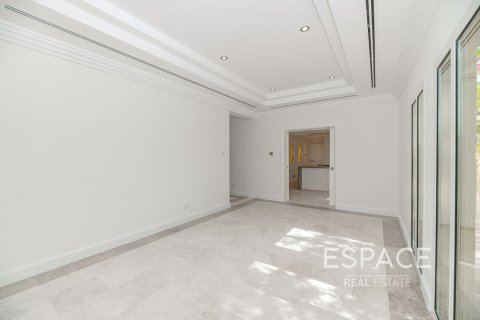 Villa en Meadows, Dubai, 5 dormitorios, 489 m², № 62007 - foto 4