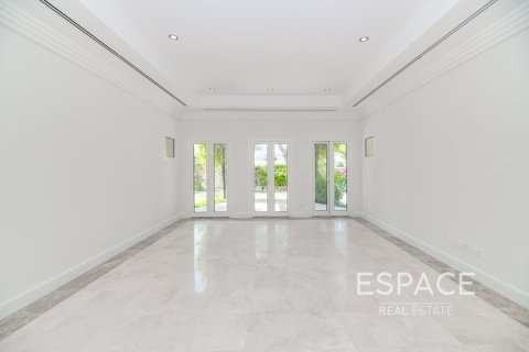 Villa en Meadows, Dubai, 5 dormitorios, 489 m², № 62007 - foto 2