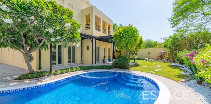 Villa en Meadows, Dubai, 5 dormitorios, 489 m², № 62007