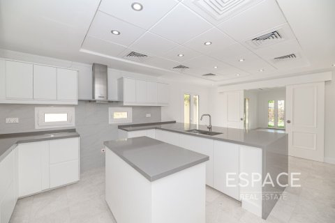 Villa en Meadows, Dubai, 5 dormitorios, 489 m², № 62007 - foto 3