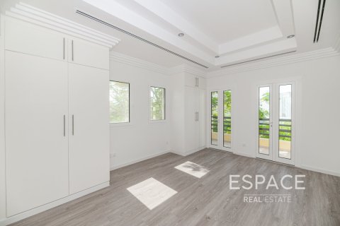 Villa en Meadows, Dubai, 5 dormitorios, 489 m², № 62007 - foto 13