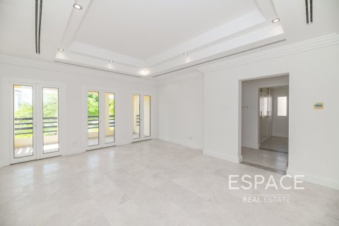 Villa en Meadows, Dubai, 5 dormitorios, 489 m², № 62007 - foto 11