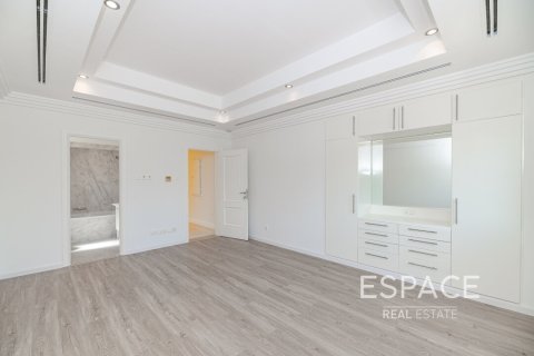Villa en Meadows, Dubai, 5 dormitorios, 489 m², № 62007 - foto 5