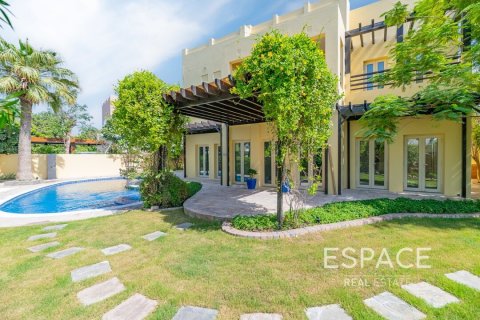 Villa en Meadows, Dubai, 5 dormitorios, 489 m², № 62007 - foto 19