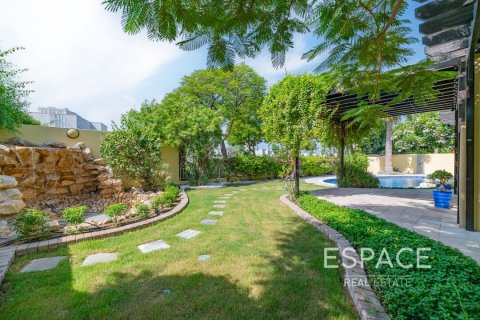 Villa en Meadows, Dubai, 5 dormitorios, 489 m², № 62007 - foto 18