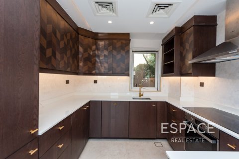Снять в аренду виллу в Palmera 4, Арабиан Ранчес, Дубай: 2 спальни, 175м², № 61993 - фото 6