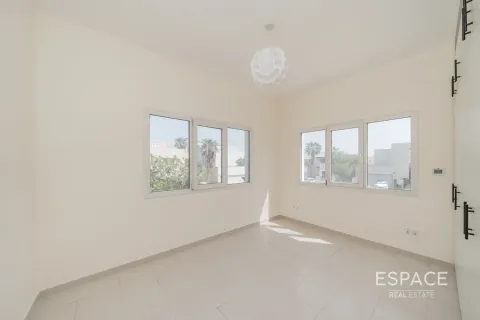 Villa en Meadows, Dubai, 5 dormitorios, 371 m², № 62008 - foto 11