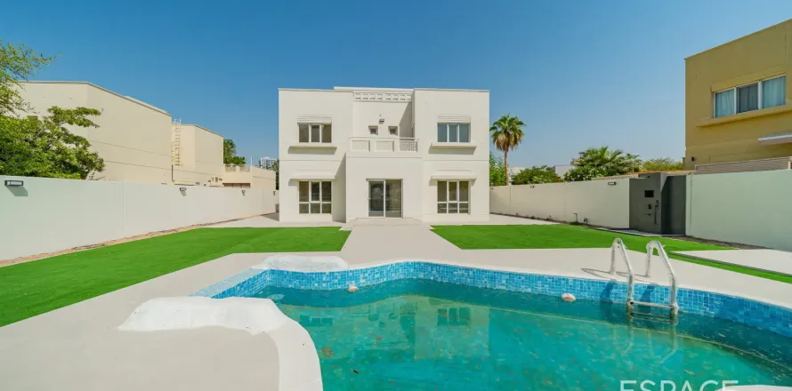 Villa en Meadows, Dubai, 5 dormitorios, 371 m², № 62008