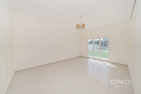 Villa en Meadows, Dubai, 5 dormitorios, 371 m², № 62008 - foto 5