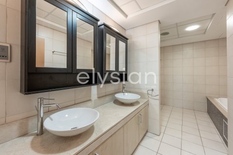 Apartamento en Shoreline Apartments, Palm Jumeirah, Dubai, 2 dormitorios, 186 m², № 38067 - foto 2