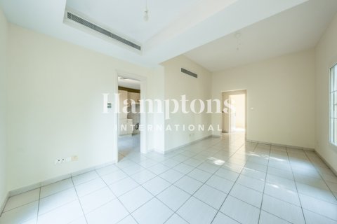 Villa in Springs 2, The Springs, Dubai 3 bedrooms, 420.85059000 sq.m. № 69326 - photo 6