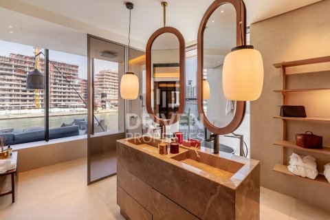 Apartment in Al Wasl, Dubai 3 bedrooms, 366.78 sq.m. № 137107 - photo 17