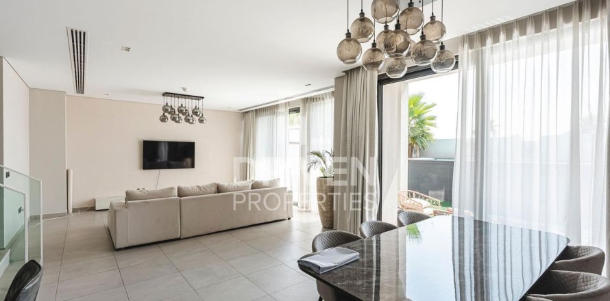 Townhouse in Mohammed Bin Rashid City, Dubai 4 bedrooms, 399.58 sq.m. № 137099