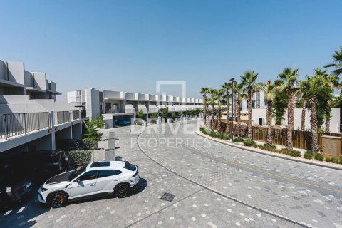 Townhouse in Mohammed Bin Rashid City, Dubai 4 bedrooms, 399.58 sq.m. № 137099 - photo 15