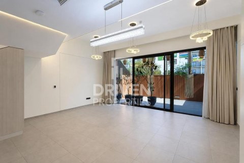 Townhouse in Mohammed Bin Rashid City, Dubai 3 bedrooms, 129.32 sq.m. № 137100 - photo 2
