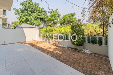 Villa in Dubai Hills Estate, Dubai 3 bedrooms, 269 sq.m. № 46420 - photo 16