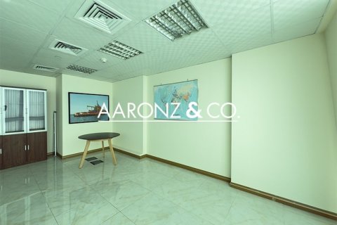 Снять в аренду офис в Джумейра Лейк Тауэрс, Дубай: 61м², № 56074 - фото 2