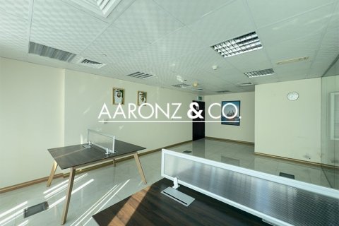 Снять в аренду офис в Джумейра Лейк Тауэрс, Дубай: 61м², № 56074 - фото 9
