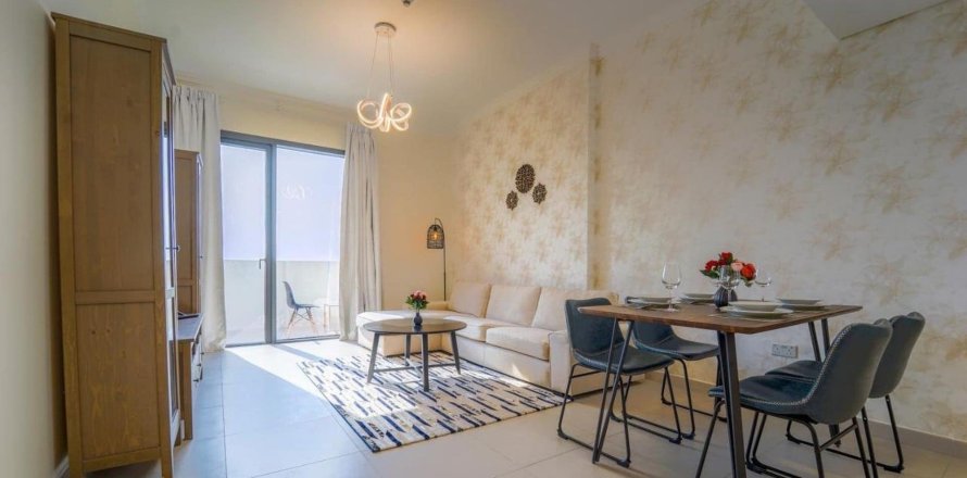 Квартира в Мирдифом, Дубай, 2 спальни, 193м², № 30190