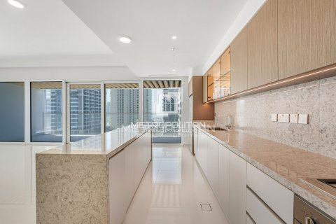 Apartment in EMAAR Beachfront, Dubai Harbour, Dubai 2 bedrooms, 154 sq.m. № 73275 - photo 7