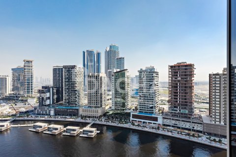Apartment in Business Bay, Dubai 4 bedrooms, 260 sq.m. № 105073 - photo 12