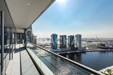 Apartment in Business Bay, Dubai 4 bedrooms, 260 sq.m. № 105073 - photo 14