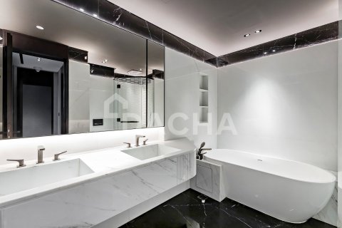 Apartment in Business Bay, Dubai 4 bedrooms, 260 sq.m. № 105073 - photo 22