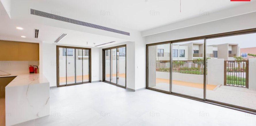 Таунхаус в Дубае, 4 спальни, 252м², № 55931
