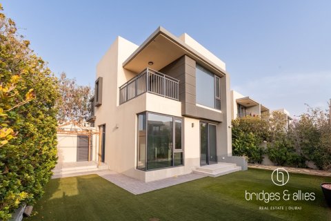 Вилла в Дубай Хилс Эстейт, Дубай, 4 спальни, 271м², № 113988