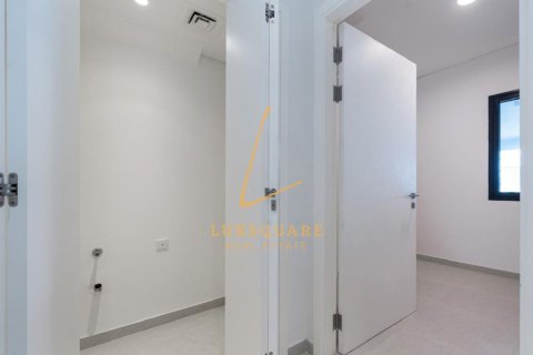 Снять в аренду таунхаус в Джабаль-Али, Дубай: 4 спальни, 336м², № 113996 - фото 16