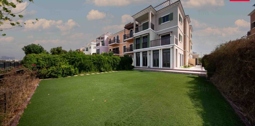 Villa en Dubai, 4 dormitorios, 466 m², № 55903