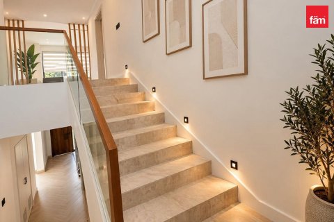 Villa en Dubai, 5 dormitorios, 1046.9 m², № 141792 - foto 6
