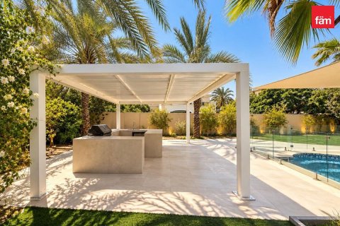 Villa en Dubai, 5 dormitorios, 1046.9 m², № 141792 - foto 13