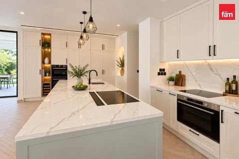 Villa en Dubai, 5 dormitorios, 1046.9 m², № 141792 - foto 4