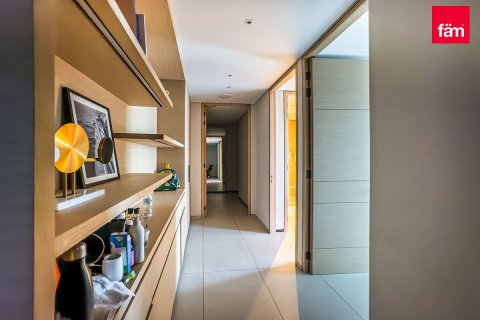 Apartment in Dubai 3 bedrooms, 179 sq.m. № 9150 - photo 18