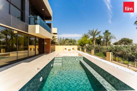 Villa en Dubai, 5 dormitorios, 687.9 m², № 9148 - foto 1
