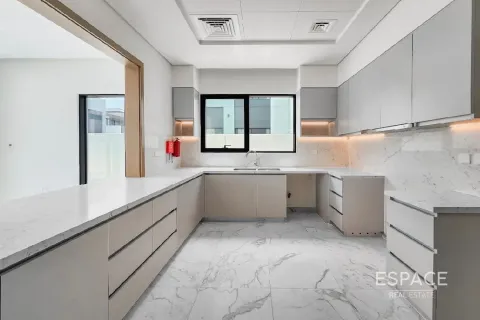 Купить виллу в Murooj Al Furjan, Al Furjan, Дубай: 4 спальни, 323м², № 71096 - фото 4