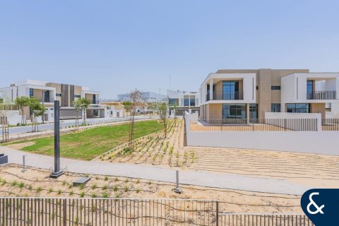 Villa in Al Furjan, Dubai 4 bedrooms, 428 sq.m. № 76099 - photo 26