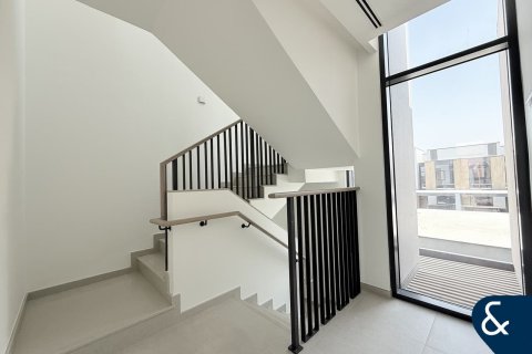 Villa in Mudon, Dubai 4 bedrooms, 246 sq.m. № 76110 - photo 10