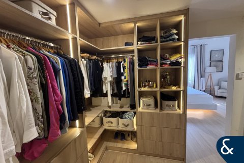 Villa en Dubai Investment Park, Dubai, 4 dormitorios, 375 m², № 76098 - foto 14