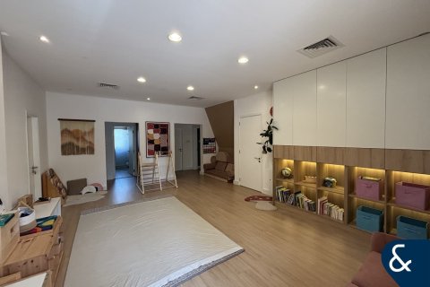 Villa en Dubai Investment Park, Dubai, 4 dormitorios, 375 m², № 76098 - foto 15