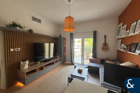 Villa en Dubai Investment Park, Dubai, 4 dormitorios, 375 m², № 76098 - foto 6