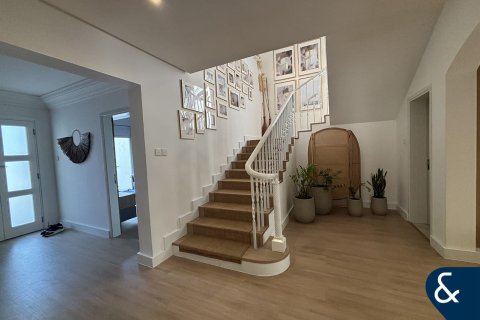 Villa en Dubai Investment Park, Dubai, 4 dormitorios, 375 m², № 76098 - foto 10