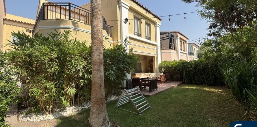 Villa en Dubai Investment Park, Dubai, 4 dormitorios, 375 m², № 76098