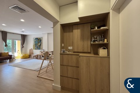 Villa en Dubai Investment Park, Dubai, 4 dormitorios, 375 m², № 76098 - foto 16