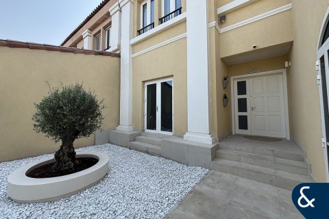 Villa en Dubai Investment Park, Dubai, 4 dormitorios, 375 m², № 76098 - foto 5